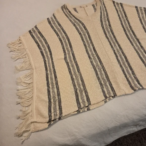ALTAR'D STATE Cream Boho Western Striped Fringed Knit Vneck Shawl Poncho SZ S/M - Picture 6 of 9
